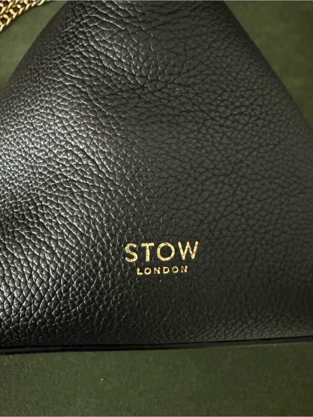 Stow London Mini Curve Crossbody Bag in Leather with Gold Chain Strap - Picture 3 of 13